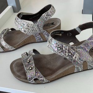 Mephisto Wedge Leather Sandal, Grey Iridescent Snake Skin Sz 37 (Size 7)